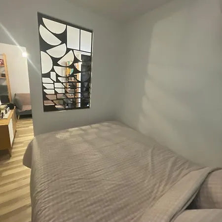 Beautiful 2-room In Paris's Batignolles District * Παρίσι