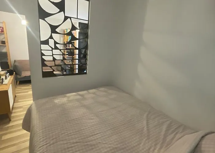 Beautiful 2-room In Paris's Batignolles District * Παρίσι