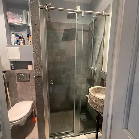 Beautiful 2-room In Paris's Batignolles District פריז